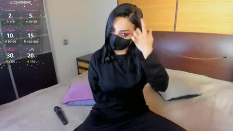 Linda online show from October 2025 02:53:01 AM