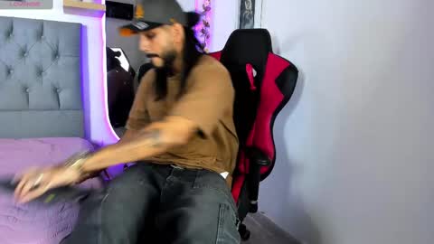 hache222 online show from December 2024 08:45:02 PM