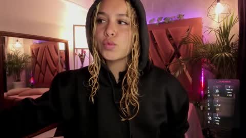 Snapshot of haelycute chatting on February 2025 11:21:02 AM Haely online show from February 2025 11:21:02 AM