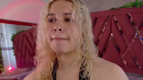 Snapshot of haelycute chatting on November 2025 11:43:01 AM Haely online show from November 2025 11:43:01 AM