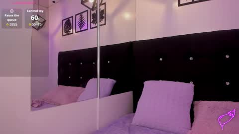 haiily_baeker online show from October 2025 02:47:02 PM