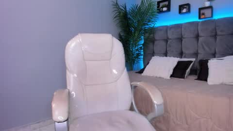 Snapshot of hailey_bieber_ chatting on February 2026 06:37:01 PM hailey_bieber_ online show from February 2026 06:37:01 PM