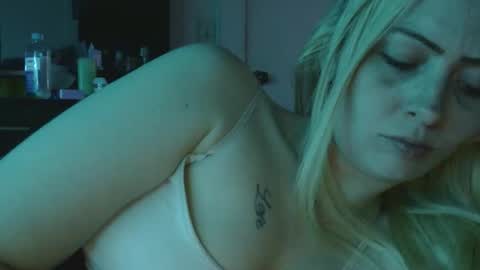 Hailey and d online show from December 2025 06:30:02 AM