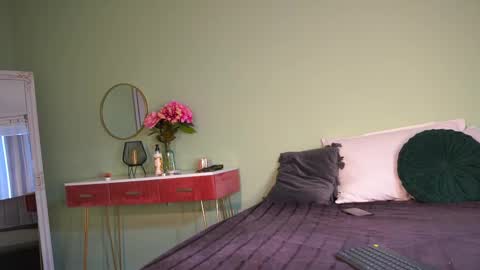 Hailey online show from February 2025 08:06:01 AM