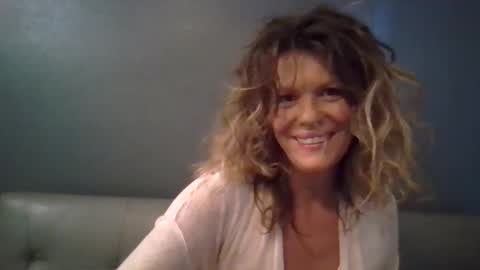 Hailey online show from November 2025 09:59:01 PM