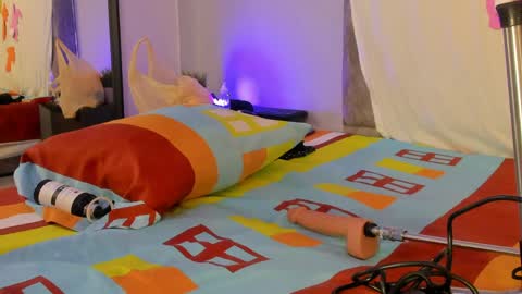 haileysans online show from April 2026 12:03:02 PM