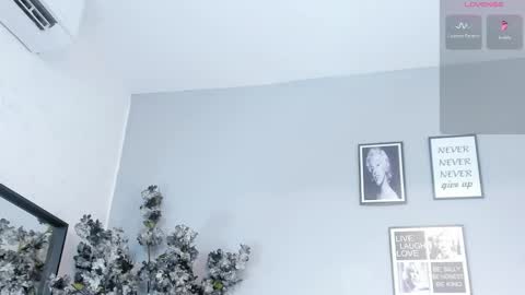 haileystonei online show from October 2025 11:23:02 AM