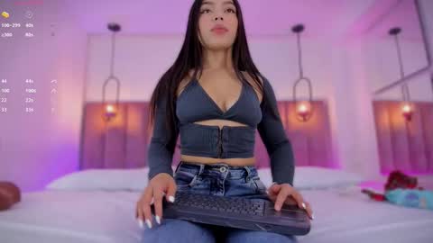 Snapshot of haily_b chatting on October 2025 07:11:02 PM Haily online show from October 2025 07:11:02 PM