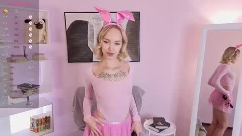 Lylu online show from December 2025 10:17:02 PM