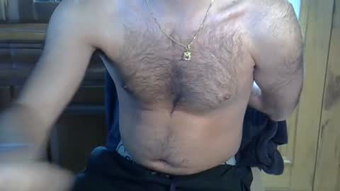 Snapshot of hairydaduncut chatting on December 2024 01:17:01 PM hairydaduncut online show from December 2024 01:17:01 PM
