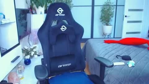 Monika online show from September 2025 10:15:02 AM