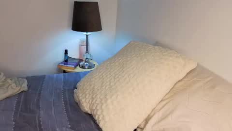 Independent       model  online show from October 2025 12:38:02 AM