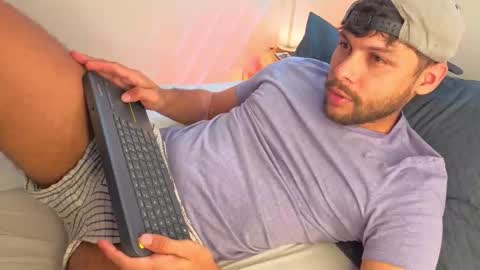 Independent       model  online show from January 2026 04:00:01 PM