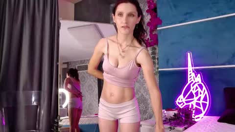 Halia online show from January 2026 07:59:02 PM