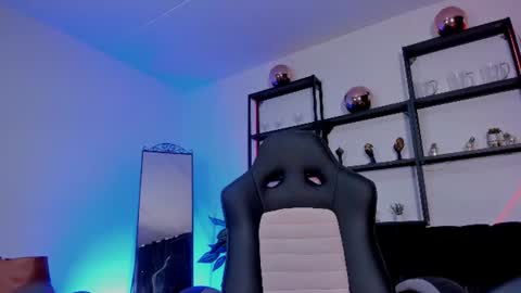 Snapshot of halley_ravenn chatting on June 2026 08:33:02 PM halley_ravenn online show from June 2026 08:33:02 PM