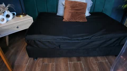 Halley Lorens online show from December 2025 12:54:01 PM