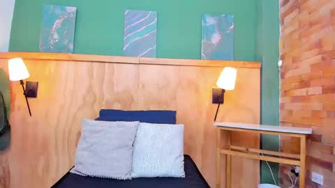 Halley Lorens online show from April 2026 07:29:01 PM