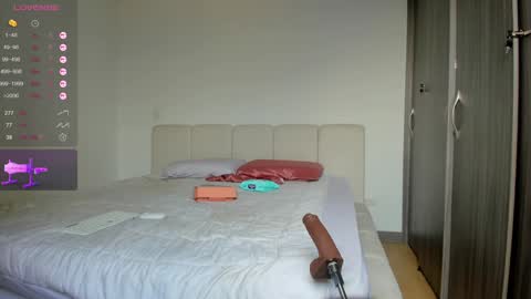 Snapshot of halliee chatting on October 2025 09:17:02 PM insta Laupalacio777Next stream 01th December online show from October 2025 09:17:02 PM