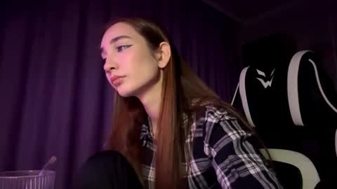 Holly online show from November 2025 07:14:02 PM