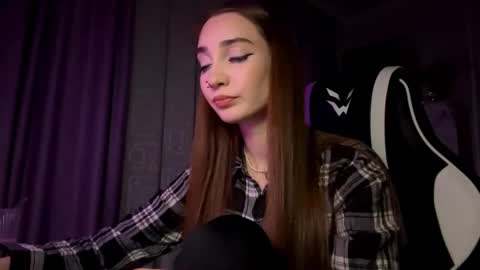 Holly online show from November 2025 05:16:01 PM