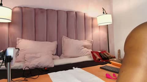  Hally Bans  online show from February 2025 04:47:01 PM