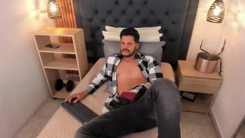 Snapshot of hamilton_1 chatting on October 2025 03:40:01 AM Hamilton online show from October 2025 03:40:01 AM