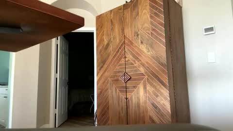 hangit0ut online show from November 2025 01:33:01 PM