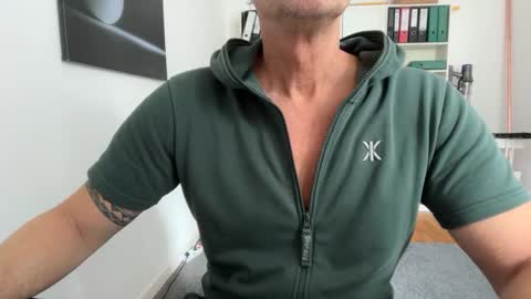 hanky online show from October 2025 01:23:02 PM