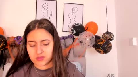 Snapshot of hanna__evans_ chatting on October 2025 12:17:02 PM hanna__evans_ online show from October 2025 12:17:02 PM