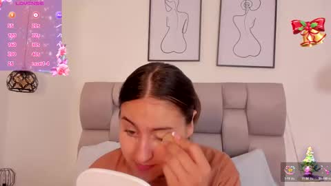 Snapshot of hanna__evans_ chatting on November 2025 12:20:01 PM hanna__evans_ online show from November 2025 12:20:01 PM