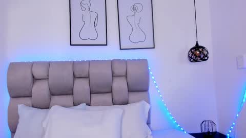 hanna__evans_ online show from February 2026 12:32:01 PM