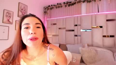 Hanna Klover online show from February 2026 04:00:01 AM