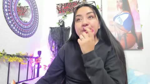 Camila online show from October 2025 07:14:02 PM