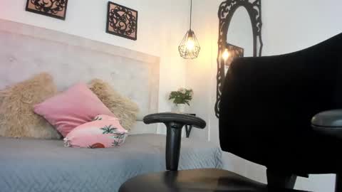 Hanna online show from January 2025 08:04:01 PM