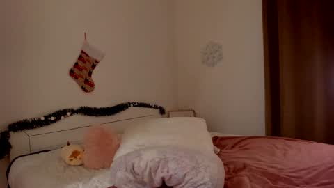 HannahIm a simple girl who likes gifts Lovense is activeThere are legends that in this room all your wish can come true online show from December 2024 09:55:01 AM