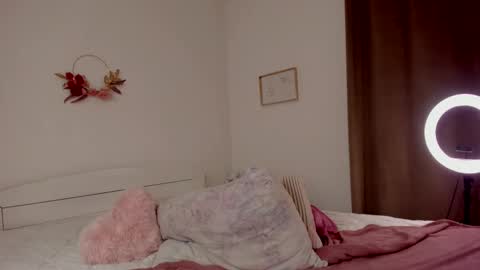 HannahIm a simple girl who likes gifts Lovense is activeThere are legends that in this room all your wish can come true online show from February 2025 08:22:02 AM