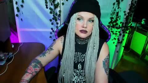 Hannah online show from November 2025 07:19:01 PM