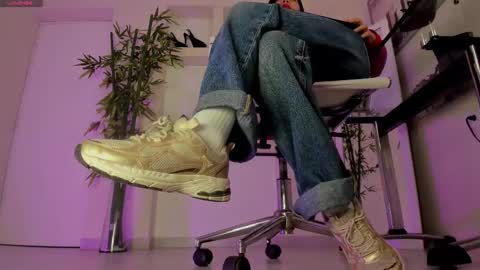 HANNAH HOWELL online show from March 2026 09:37:01 AM