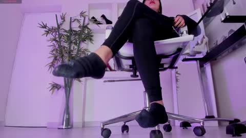 HANNAH HOWELL online show from April 2026 09:35:02 AM