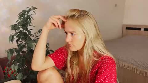 hannah levis  online show from September 2025 09:02:01 AM