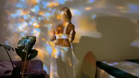 hannah levis  online show from October 2025 04:48:01 PM