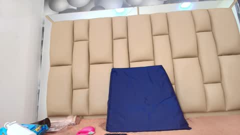 Snapshot of hannah_teehn chatting on November 2025 07:14:02 PM hannah_teehn online show from November 2025 07:14:02 PM