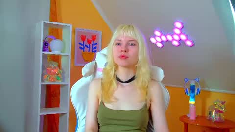 Snapshot of hannahhollis chatting on June 2026 06:31:01 AM Hannah online show from June 2026 06:31:01 AM