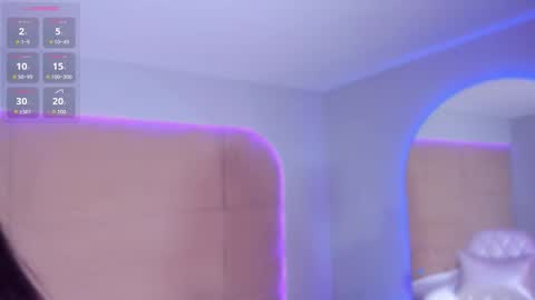 hannahmonttgomery  Help me reach 100 Hands up online show from November 2025 04:27:01 PM