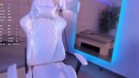 hannahmonttgomery  Help me reach 100 Hands up online show from March 2026 04:45:02 PM