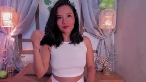 hannahmonttgomery  Help me reach 100 Hands up online show from March 2026 12:30:02 PM