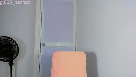 hannahsmit_ online show from October 2025 09:32:01 AM