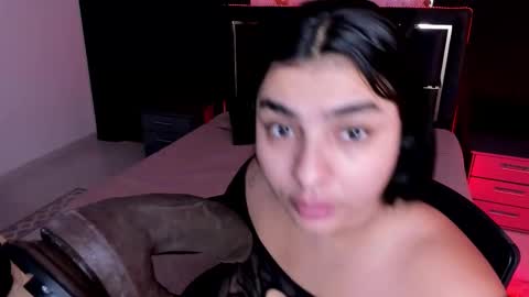 Hannasscott online show from September 2025 11:45:02 AM