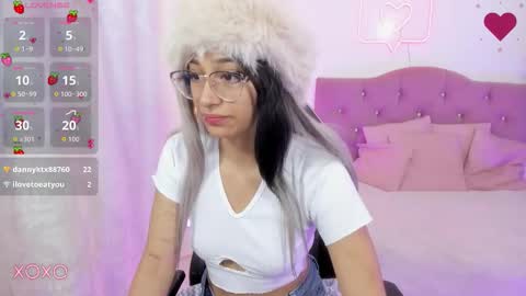 HANNI  online show from December 2025 11:52:02 AM