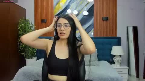 Snapshot of hannyy_ chatting on June 2026 05:15:01 PM HANNY online show from June 2026 05:15:01 PM